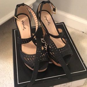 Qupid black wedges